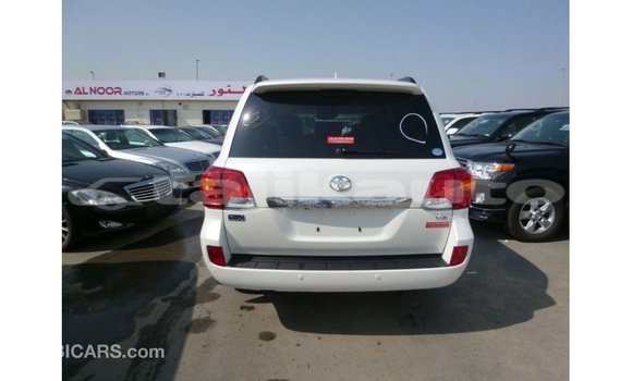 Buy Import Toyota Land Cruiser White Car in Import - Dubai in Dushanbe Buy Import Toyota Land Cruiser White Car in Import - Dubai in Dushanbe