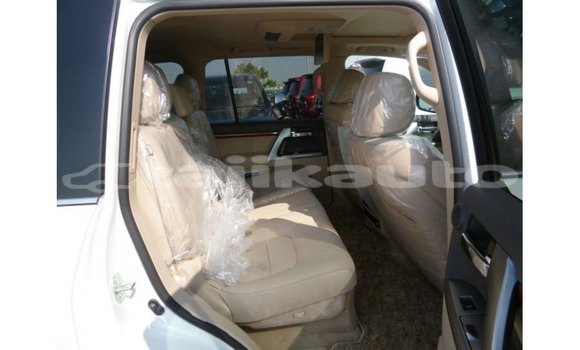 Buy Import Toyota Land Cruiser White Car in Import - Dubai in Dushanbe Buy Import Toyota Land Cruiser White Car in Import - Dubai in Dushanbe
