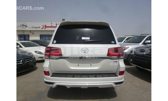 Buy Import Toyota Land Cruiser White Car in Import - Dubai in Dushanbe Buy Import Toyota Land Cruiser White Car in Import - Dubai in Dushanbe