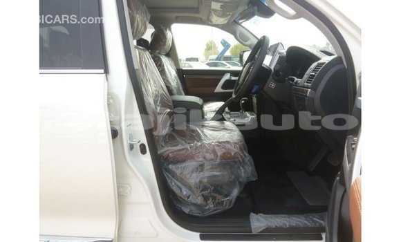 Buy Import Toyota Land Cruiser White Car in Import - Dubai in Dushanbe Buy Import Toyota Land Cruiser White Car in Import - Dubai in Dushanbe