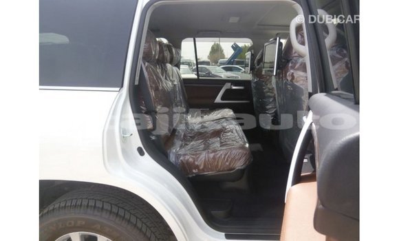 Buy Import Toyota Land Cruiser White Car in Import - Dubai in Dushanbe Buy Import Toyota Land Cruiser White Car in Import - Dubai in Dushanbe