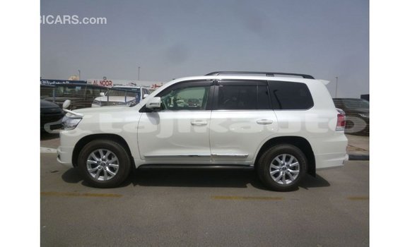 Buy Import Toyota Land Cruiser White Car in Import - Dubai in Dushanbe Buy Import Toyota Land Cruiser White Car in Import - Dubai in Dushanbe