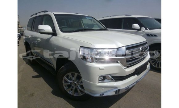 Buy Import Toyota Land Cruiser White Car in Import - Dubai in Dushanbe Buy Import Toyota Land Cruiser White Car in Import - Dubai in Dushanbe