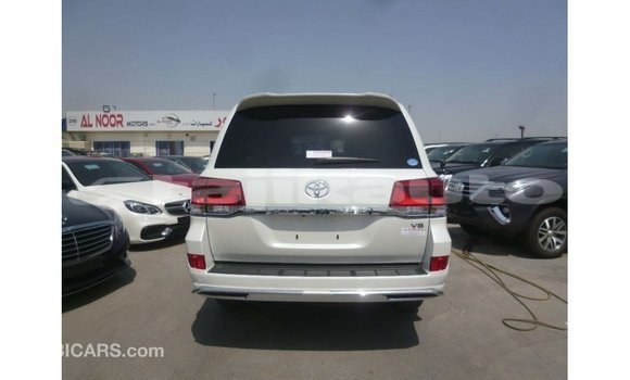 Buy Import Toyota Land Cruiser White Car in Import - Dubai in Dushanbe Buy Import Toyota Land Cruiser White Car in Import - Dubai in Dushanbe