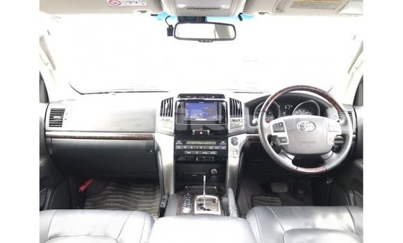 Buy Import Toyota Land Cruiser White Car in Import - Dubai in Dushanbe Buy Import Toyota Land Cruiser White Car in Import - Dubai in Dushanbe