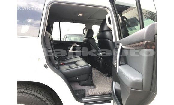 Buy Import Toyota Land Cruiser White Car in Import - Dubai in Dushanbe Buy Import Toyota Land Cruiser White Car in Import - Dubai in Dushanbe