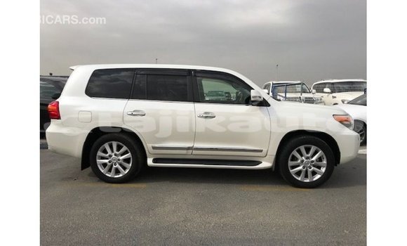Buy Import Toyota Land Cruiser White Car in Import - Dubai in Dushanbe Buy Import Toyota Land Cruiser White Car in Import - Dubai in Dushanbe
