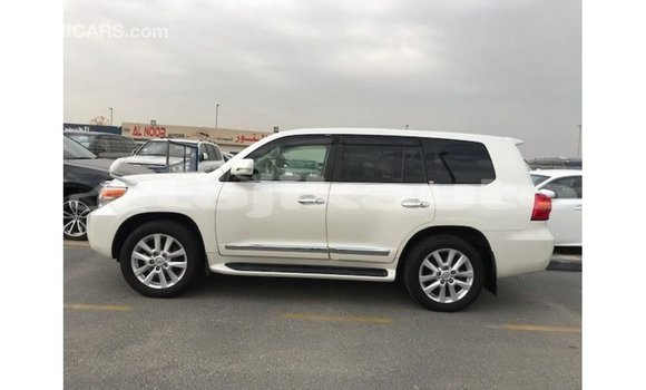 Buy Import Toyota Land Cruiser White Car in Import - Dubai in Dushanbe Buy Import Toyota Land Cruiser White Car in Import - Dubai in Dushanbe