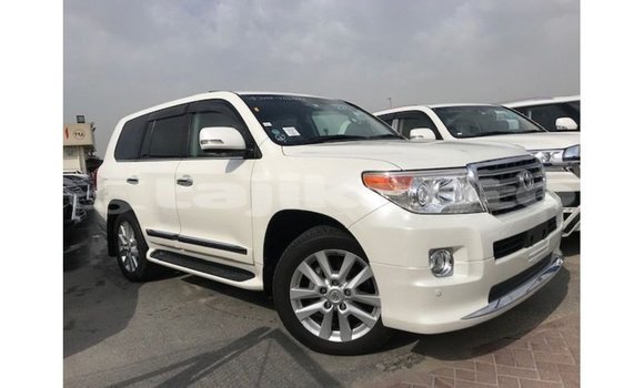Buy Import Toyota Land Cruiser White Car in Import - Dubai in Dushanbe Buy Import Toyota Land Cruiser White Car in Import - Dubai in Dushanbe