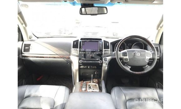 Buy Import Toyota Land Cruiser White Car in Import - Dubai in Dushanbe Buy Import Toyota Land Cruiser White Car in Import - Dubai in Dushanbe