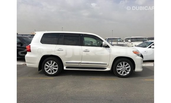 Buy Import Toyota Land Cruiser White Car in Import - Dubai in Dushanbe Buy Import Toyota Land Cruiser White Car in Import - Dubai in Dushanbe