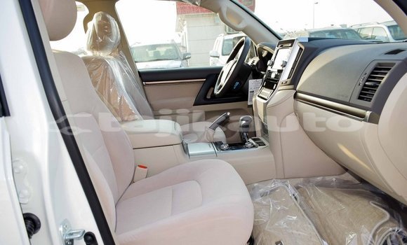 Buy Import Toyota Land Cruiser White Car in Import - Dubai in Dushanbe Buy Import Toyota Land Cruiser White Car in Import - Dubai in Dushanbe