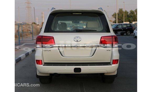 Buy Import Toyota Land Cruiser White Car in Import - Dubai in Dushanbe Buy Import Toyota Land Cruiser White Car in Import - Dubai in Dushanbe