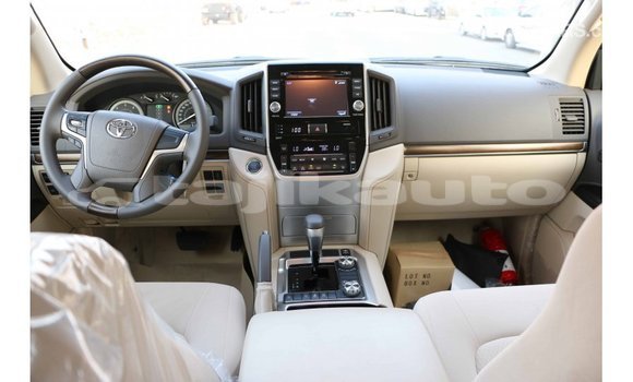 Buy Import Toyota Land Cruiser White Car in Import - Dubai in Dushanbe Buy Import Toyota Land Cruiser White Car in Import - Dubai in Dushanbe