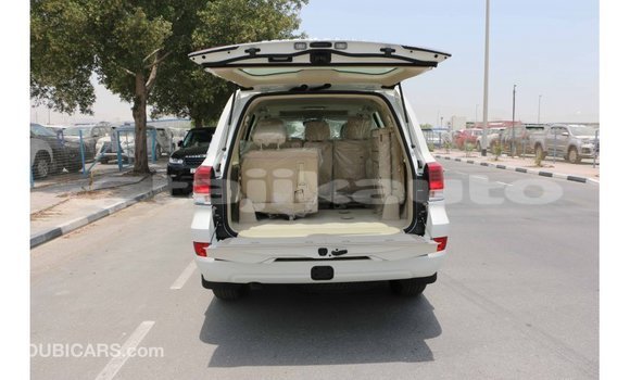 Buy Import Toyota Land Cruiser White Car in Import - Dubai in Dushanbe Buy Import Toyota Land Cruiser White Car in Import - Dubai in Dushanbe