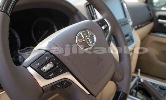 Buy Import Toyota Land Cruiser White Car in Import - Dubai in Dushanbe Buy Import Toyota Land Cruiser White Car in Import - Dubai in Dushanbe