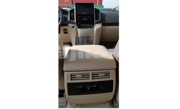 Buy Import Toyota Land Cruiser White Car in Import - Dubai in Dushanbe Buy Import Toyota Land Cruiser White Car in Import - Dubai in Dushanbe