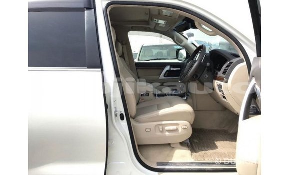 Buy Import Toyota Land Cruiser White Car in Import - Dubai in Dushanbe Buy Import Toyota Land Cruiser White Car in Import - Dubai in Dushanbe