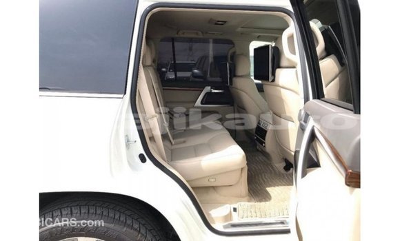 Buy Import Toyota Land Cruiser White Car in Import - Dubai in Dushanbe Buy Import Toyota Land Cruiser White Car in Import - Dubai in Dushanbe