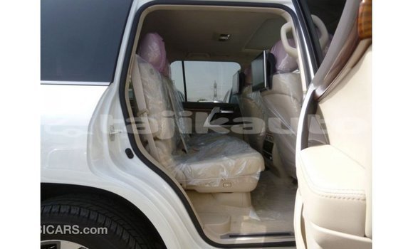 Buy Import Toyota Land Cruiser White Car in Import - Dubai in Dushanbe Buy Import Toyota Land Cruiser White Car in Import - Dubai in Dushanbe