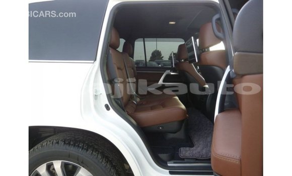 Buy Import Toyota Land Cruiser White Car in Import - Dubai in Dushanbe Buy Import Toyota Land Cruiser White Car in Import - Dubai in Dushanbe