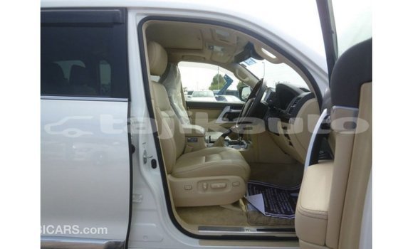 Buy Import Toyota Land Cruiser White Car in Import - Dubai in Dushanbe Buy Import Toyota Land Cruiser White Car in Import - Dubai in Dushanbe