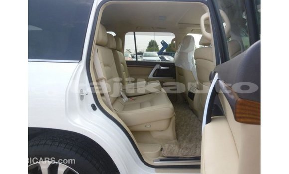 Buy Import Toyota Land Cruiser White Car in Import - Dubai in Dushanbe Buy Import Toyota Land Cruiser White Car in Import - Dubai in Dushanbe