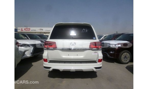Buy Import Toyota Land Cruiser White Car in Import - Dubai in Dushanbe Buy Import Toyota Land Cruiser White Car in Import - Dubai in Dushanbe