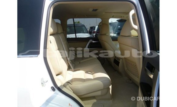 Buy Import Toyota Land Cruiser White Car in Import - Dubai in Dushanbe Buy Import Toyota Land Cruiser White Car in Import - Dubai in Dushanbe