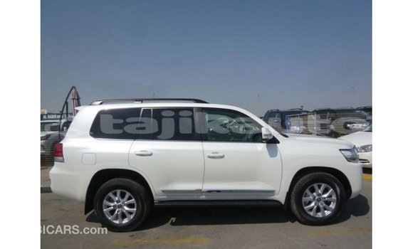 Buy Import Toyota Land Cruiser White Car in Import - Dubai in Dushanbe Buy Import Toyota Land Cruiser White Car in Import - Dubai in Dushanbe