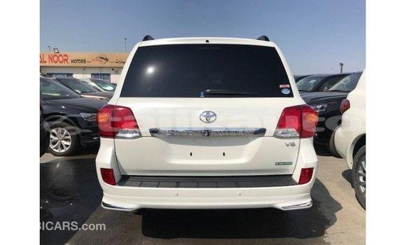 Buy Import Toyota Land Cruiser White Car in Import - Dubai in Dushanbe Buy Import Toyota Land Cruiser White Car in Import - Dubai in Dushanbe