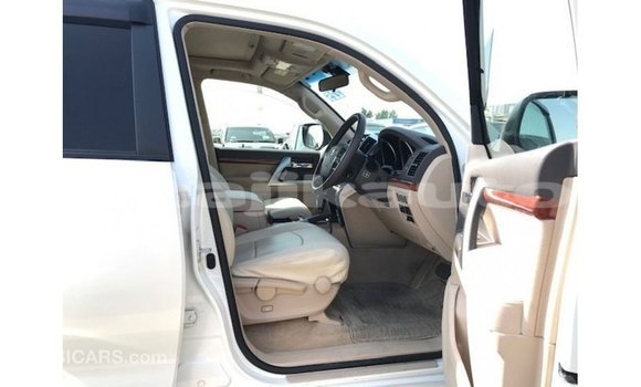 Buy Import Toyota Land Cruiser White Car in Import - Dubai in Dushanbe Buy Import Toyota Land Cruiser White Car in Import - Dubai in Dushanbe