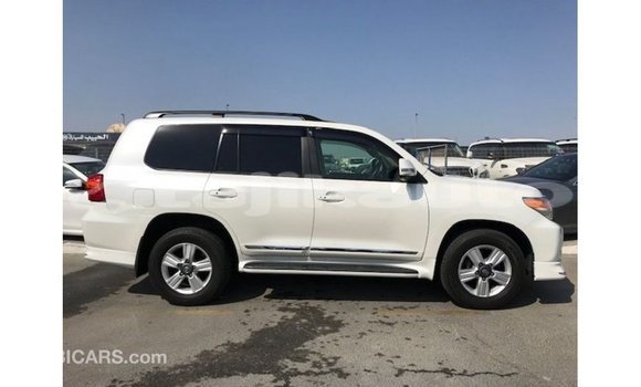 Buy Import Toyota Land Cruiser White Car in Import - Dubai in Dushanbe Buy Import Toyota Land Cruiser White Car in Import - Dubai in Dushanbe