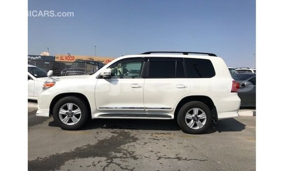 Buy Import Toyota Land Cruiser White Car in Import - Dubai in Dushanbe Buy Import Toyota Land Cruiser White Car in Import - Dubai in Dushanbe