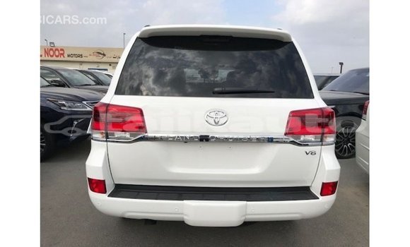 Buy Import Toyota Land Cruiser White Car in Import - Dubai in Dushanbe Buy Import Toyota Land Cruiser White Car in Import - Dubai in Dushanbe