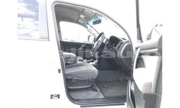 Buy Import Toyota Land Cruiser White Car in Import - Dubai in Dushanbe Buy Import Toyota Land Cruiser White Car in Import - Dubai in Dushanbe