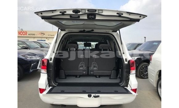 Buy Import Toyota Land Cruiser White Car in Import - Dubai in Dushanbe Buy Import Toyota Land Cruiser White Car in Import - Dubai in Dushanbe