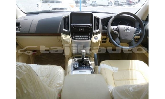 Buy Import Toyota Land Cruiser White Car in Import - Dubai in Dushanbe Buy Import Toyota Land Cruiser White Car in Import - Dubai in Dushanbe