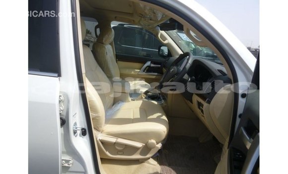 Buy Import Toyota Land Cruiser White Car in Import - Dubai in Dushanbe Buy Import Toyota Land Cruiser White Car in Import - Dubai in Dushanbe