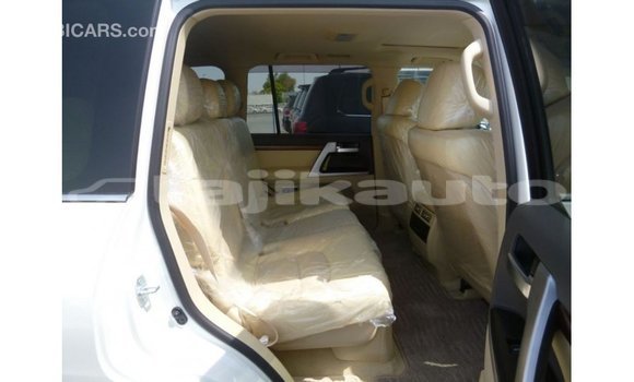 Buy Import Toyota Land Cruiser White Car in Import - Dubai in Dushanbe Buy Import Toyota Land Cruiser White Car in Import - Dubai in Dushanbe