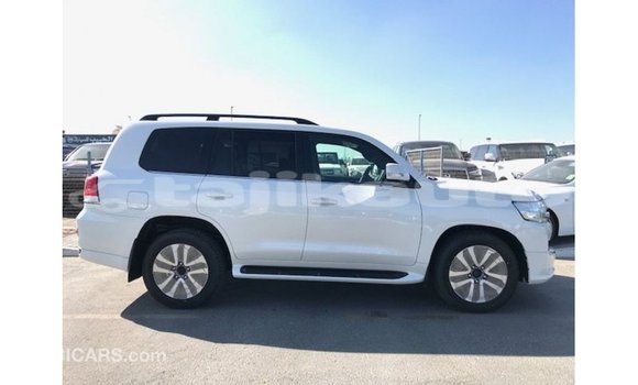 Buy Import Toyota Land Cruiser White Car in Import - Dubai in Dushanbe Buy Import Toyota Land Cruiser White Car in Import - Dubai in Dushanbe