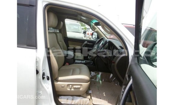 Buy Import Toyota Land Cruiser White Car in Import - Dubai in Dushanbe Buy Import Toyota Land Cruiser White Car in Import - Dubai in Dushanbe