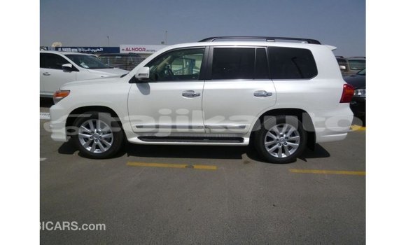 Buy Import Toyota Land Cruiser White Car in Import - Dubai in Dushanbe Buy Import Toyota Land Cruiser White Car in Import - Dubai in Dushanbe