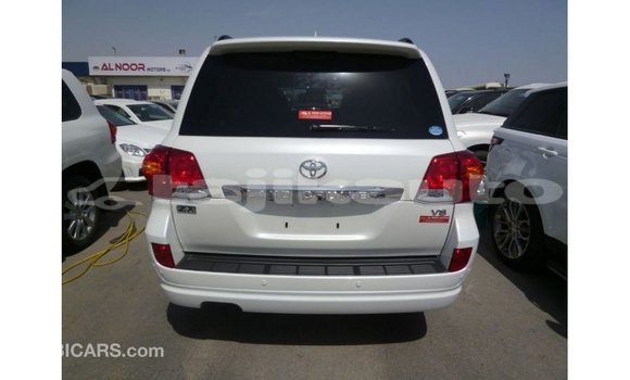 Buy Import Toyota Land Cruiser White Car in Import - Dubai in Dushanbe Buy Import Toyota Land Cruiser White Car in Import - Dubai in Dushanbe