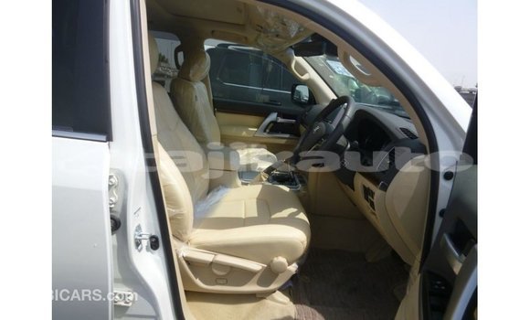 Buy Import Toyota Land Cruiser White Car in Import - Dubai in Dushanbe Buy Import Toyota Land Cruiser White Car in Import - Dubai in Dushanbe