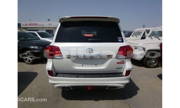 Buy Import Toyota Land Cruiser White Car in Import - Dubai in Dushanbe Buy Import Toyota Land Cruiser White Car in Import - Dubai in Dushanbe