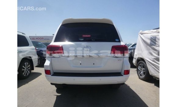 Buy Import Toyota Land Cruiser White Car in Import - Dubai in Dushanbe Buy Import Toyota Land Cruiser White Car in Import - Dubai in Dushanbe