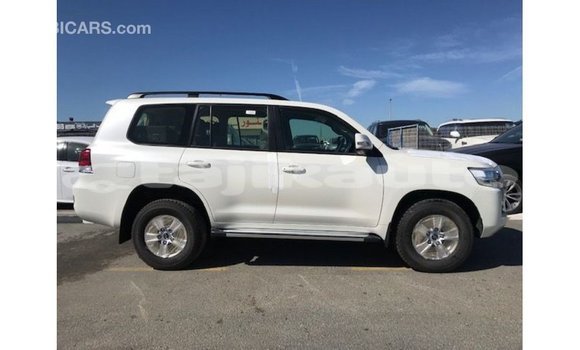 Buy Import Toyota Land Cruiser White Car in Import - Dubai in Dushanbe Buy Import Toyota Land Cruiser White Car in Import - Dubai in Dushanbe