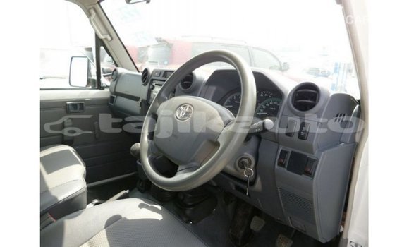 Buy Import Toyota Land Cruiser White Car in Import - Dubai in Dushanbe Buy Import Toyota Land Cruiser White Car in Import - Dubai in Dushanbe