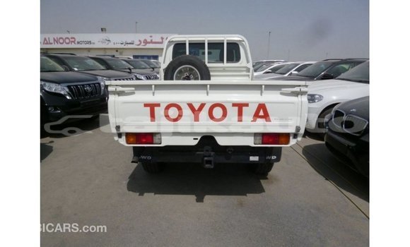 Buy Import Toyota Land Cruiser White Car in Import - Dubai in Dushanbe Buy Import Toyota Land Cruiser White Car in Import - Dubai in Dushanbe